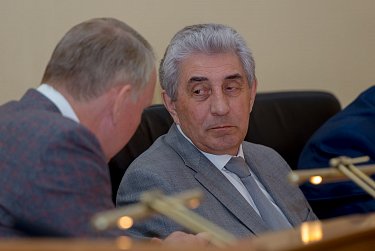 В повестке апрельского заседания 